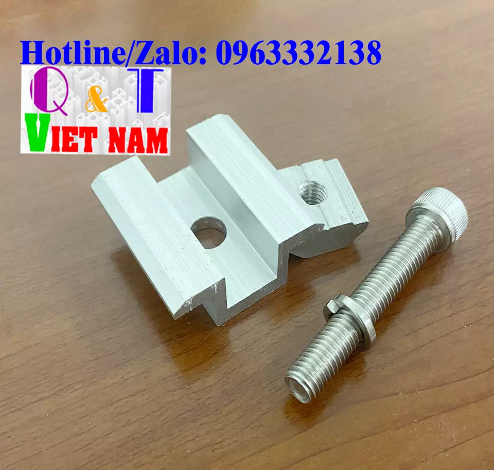 kep_giua_tam_pin_nang_luong_mat_troi
